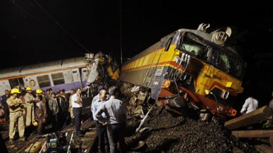 Τραγωδία στην Ινδία από εκτροχιασμό τρένων λόγω πλημμυρών - 20 νεκροί, δεκάδες τραυματίες