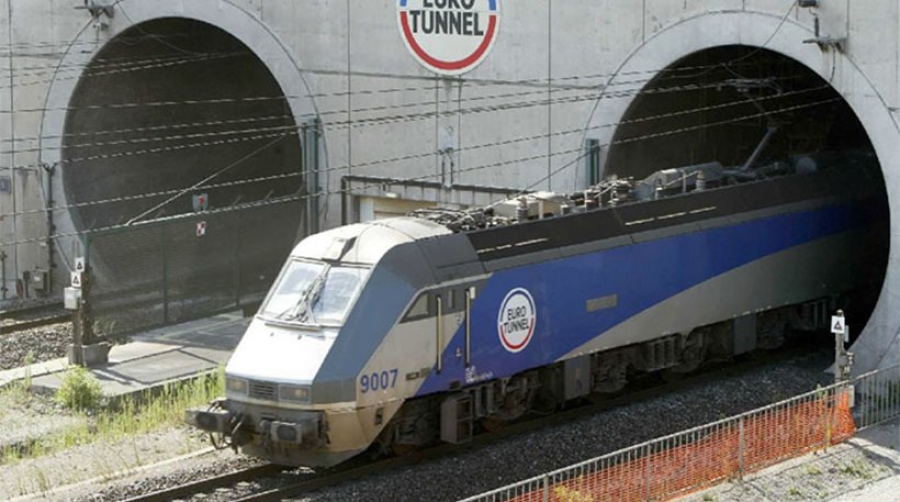 a2e690ef9cde55e6b38c3c51cda1ef5b_XL Απίστευτο και όμως αληθινό: Μετανάστης διέσχισε πεζή τη σήραγγα της Μάγχης!