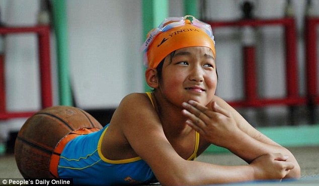 2CACA84200000578-3246327-She_started_learning_to_swim_in_2007_after_realising_that_she_ha-a-1_1443027887052.jpg