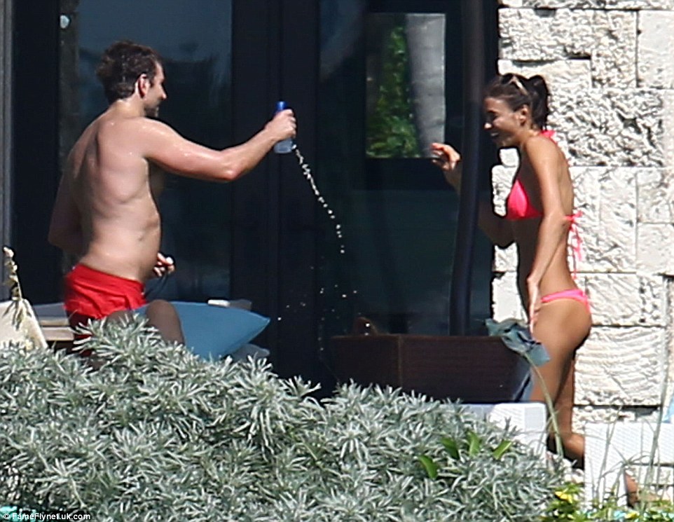 2E12F95200000578-3302329-Naughty_Luckily_Irina_seemed_to_find_the_funny_side_of_Bradley_s-a-64_1446580274068.jpg