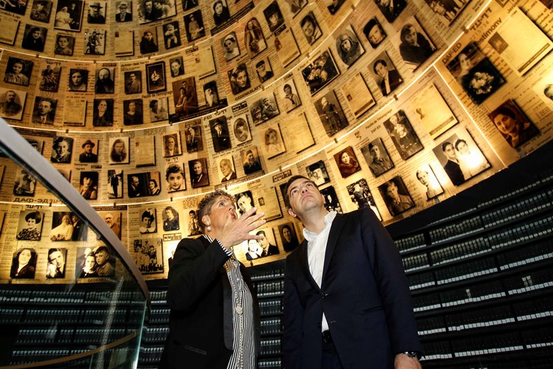 tsipras-mouseio-olokautwma-3