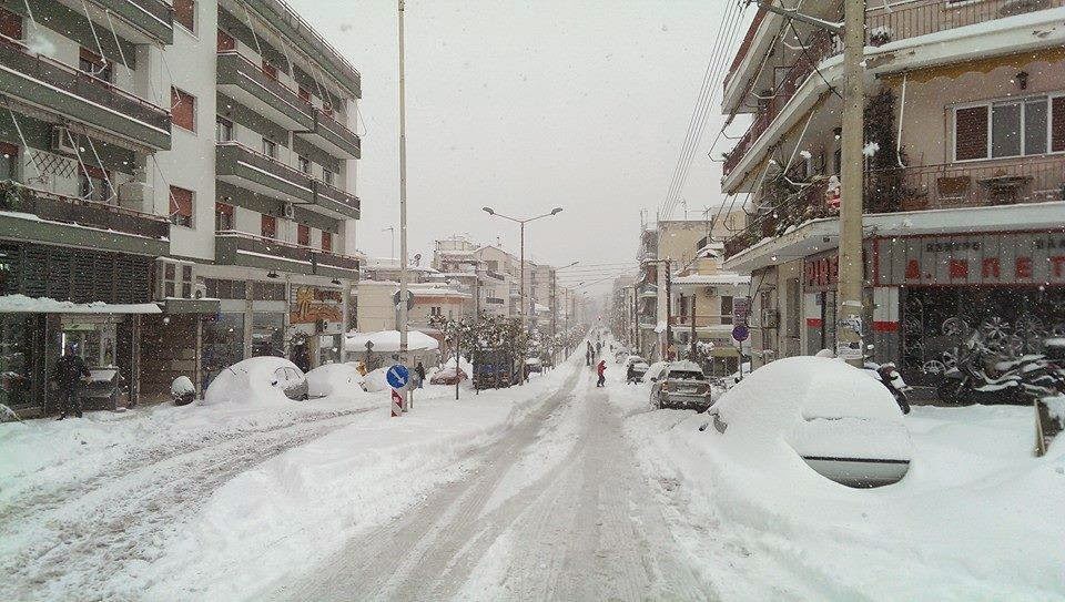 Χιόνια και στο κέντρο του Βόλου - kontranews.gr - Τελευταίες εξελίξεις από την Ελλάδα και τον Κόσμο.