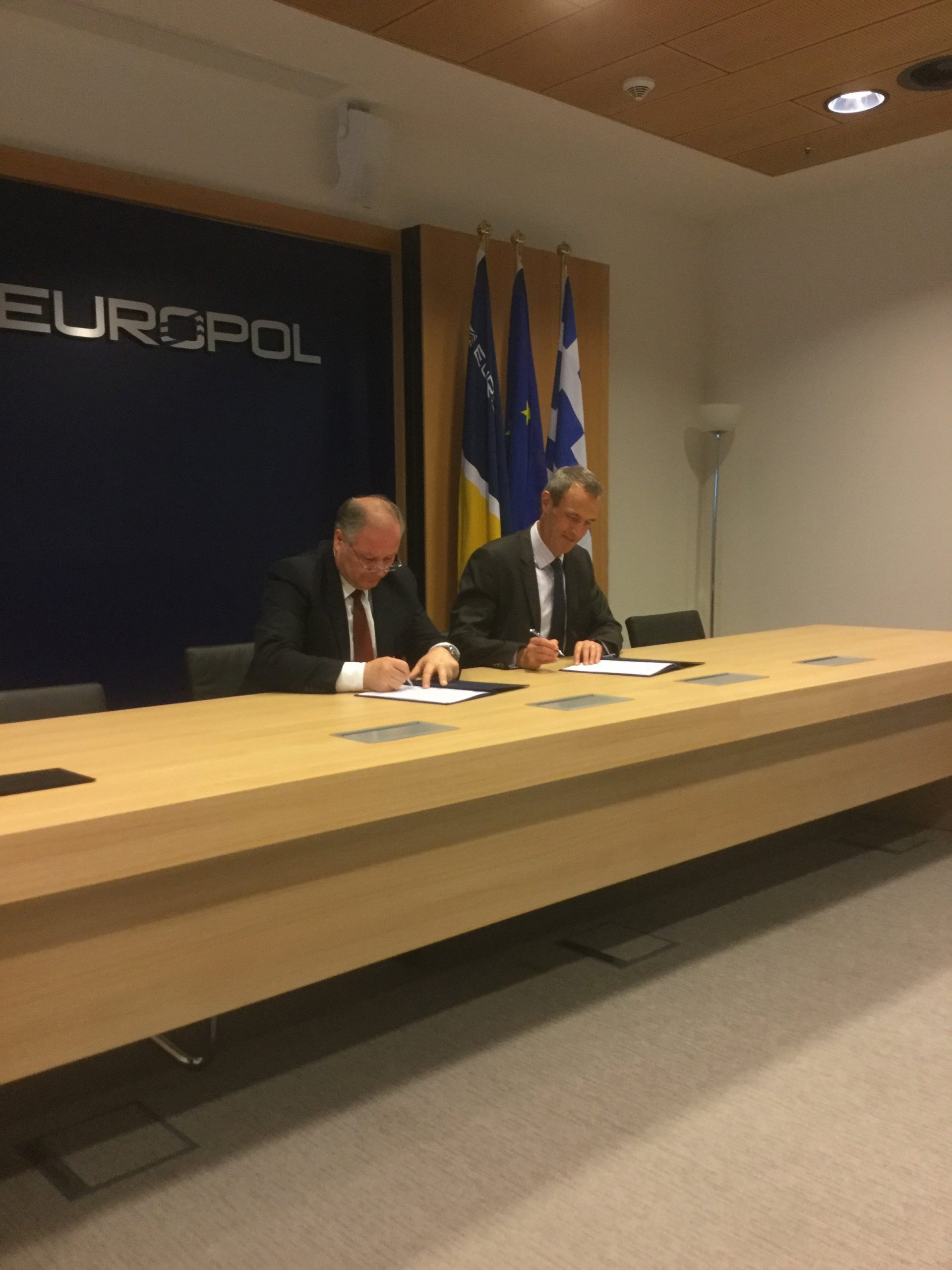 Συνεργασία ελληνικών αρχών με EUROPOL για την παράνομη διακίνηση ανθρώπων (Εικόνες)