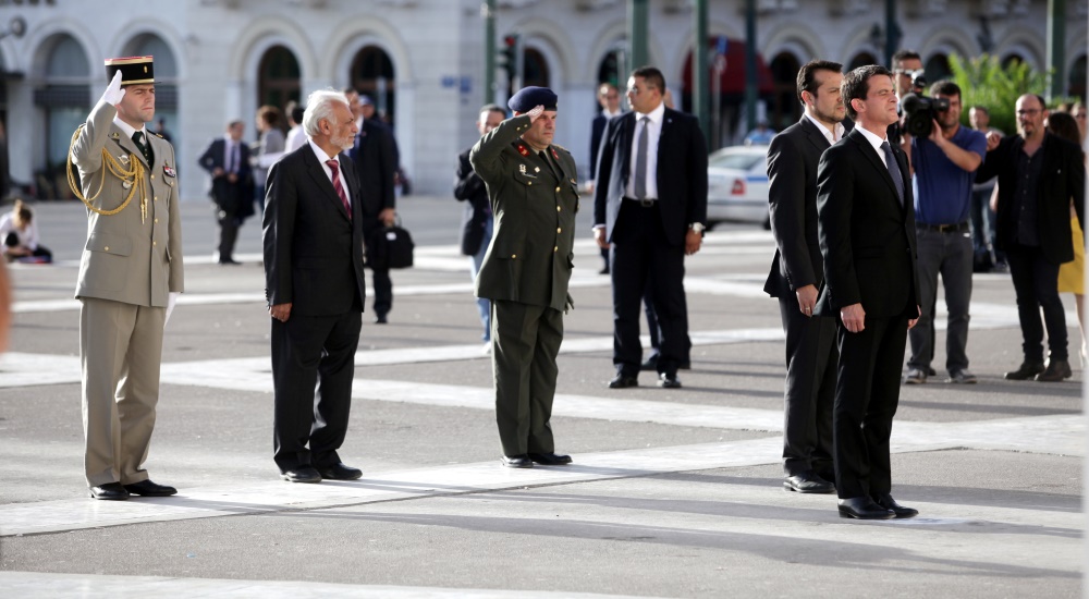 Κατάθεση στεφάνου στον Άγνωστο Στρατιώτη από τον Γάλλο πρωθυπουργού (Εικόνες)