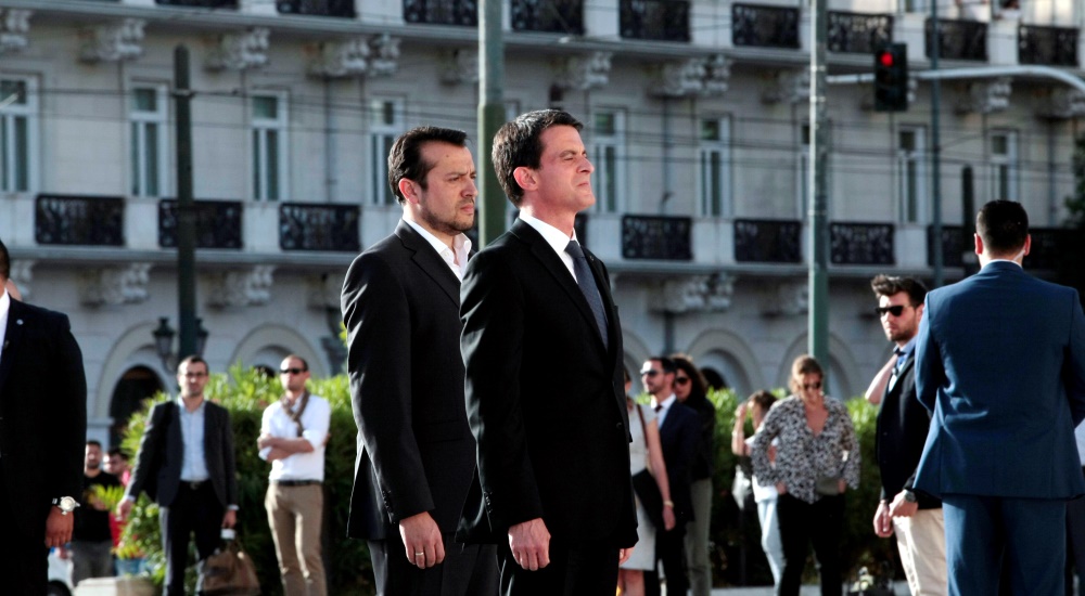 Κατάθεση στεφάνου στον Άγνωστο Στρατιώτη από τον Γάλλο πρωθυπουργού (Εικόνες)