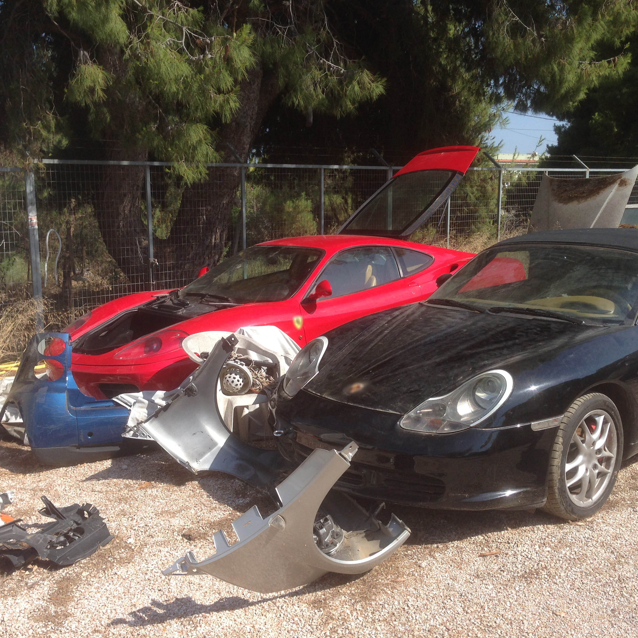 Έκλεβαν Porsche και Ferrari και τις έβαζαν σε μαντρί