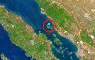 νησί σε σχήμα καρδίας 