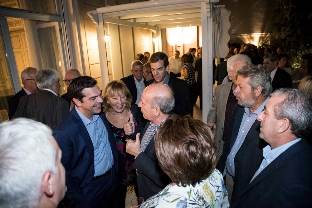  34 φωτογραφίες από τη χθεσινή συνάντηση των βουλευτών με το Τσίπρα 