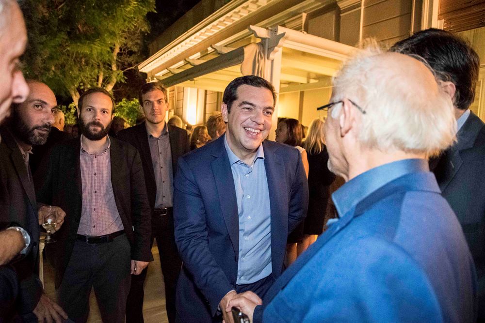  34 φωτογραφίες από τη χθεσινή συνάντηση των βουλευτών με το Τσίπρα 
