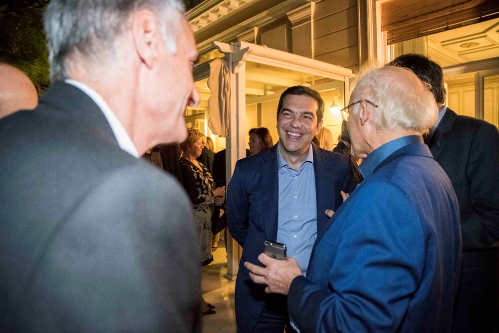  34 φωτογραφίες από τη χθεσινή συνάντηση των βουλευτών με το Τσίπρα 