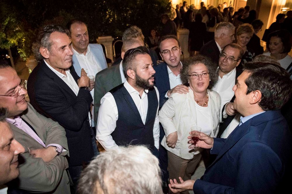  34 φωτογραφίες από τη χθεσινή συνάντηση των βουλευτών με το Τσίπρα 