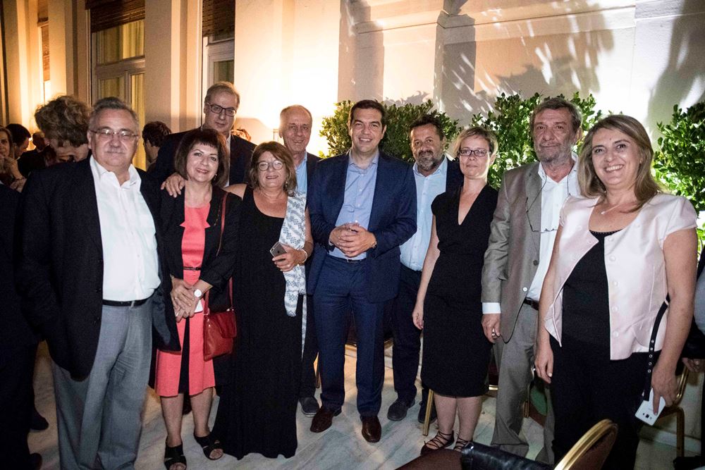  34 φωτογραφίες από τη χθεσινή συνάντηση των βουλευτών με το Τσίπρα 