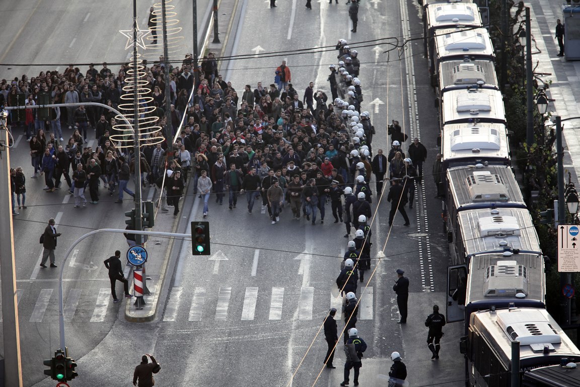 Σε εξέλιξη η πορεία προς την αμερικανική πρεσβεία (Live, Βίντεο & Εικόνες)