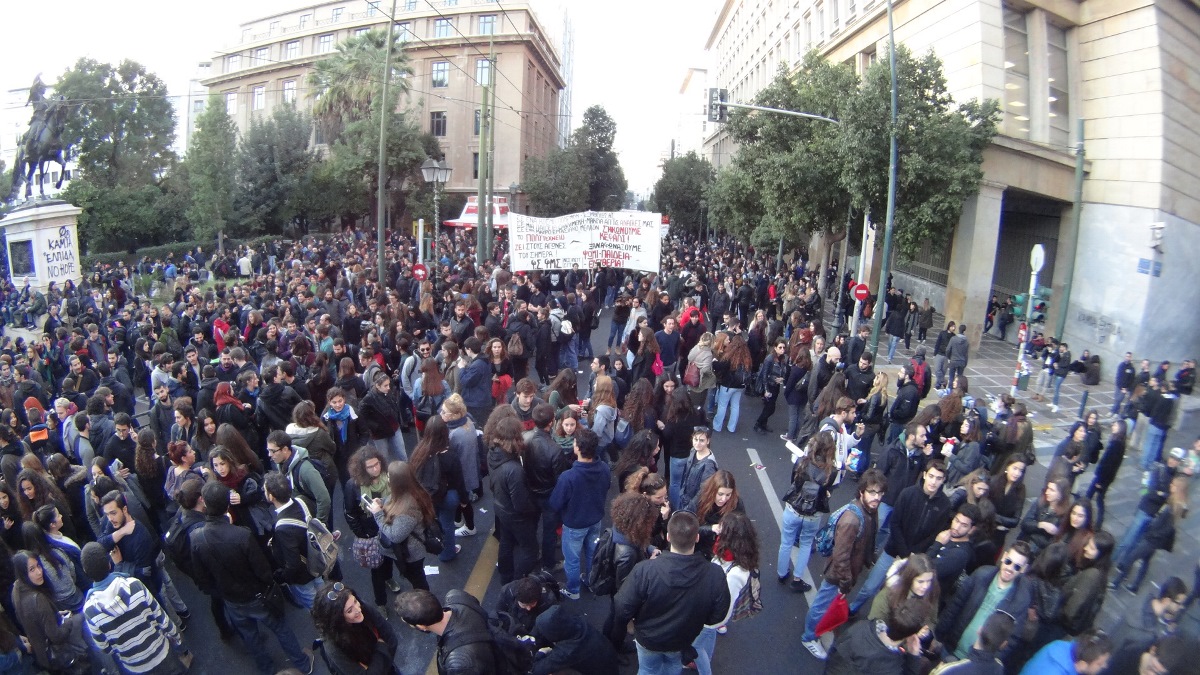 Σε εξέλιξη η πορεία προς την αμερικανική πρεσβεία (Live, Βίντεο & Εικόνες)