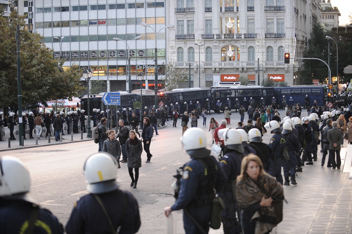 Σε εξέλιξη η πορεία προς την αμερικανική πρεσβεία (Live, Βίντεο & Εικόνες)