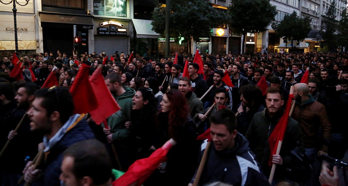 Σε εξέλιξη η πορεία προς την αμερικανική πρεσβεία (Live, Βίντεο & Εικόνες)