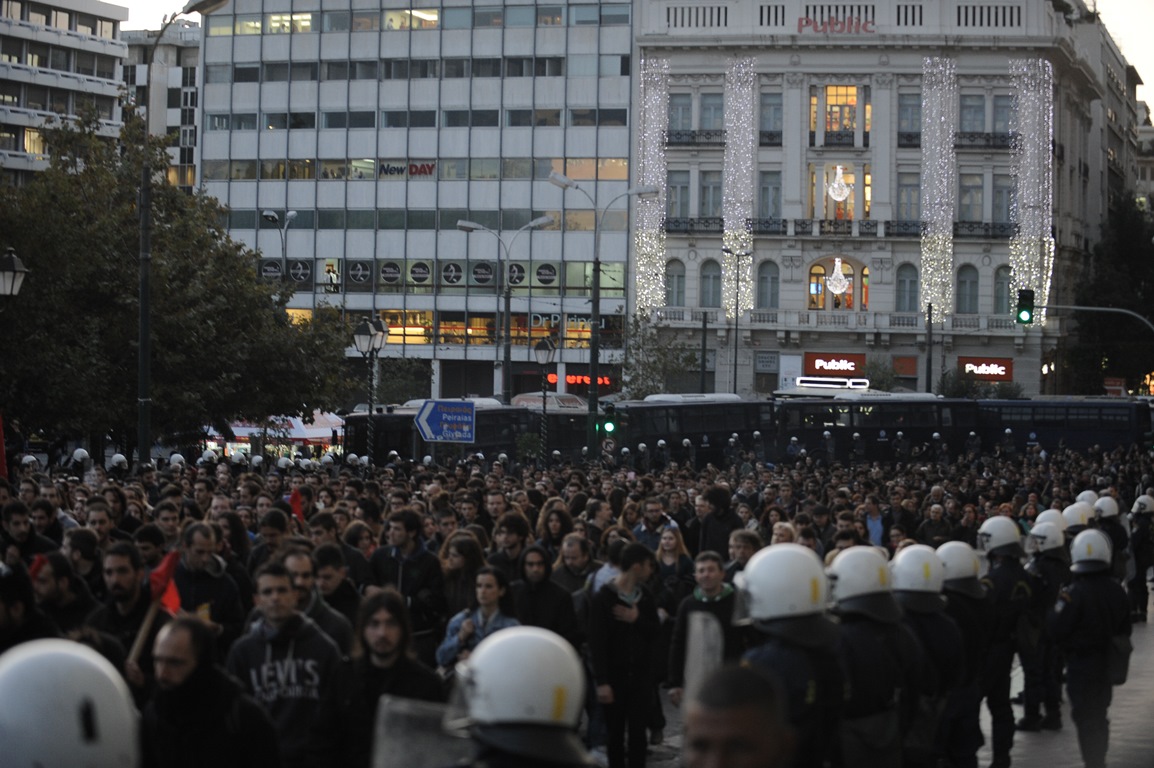 Σε εξέλιξη η πορεία προς την αμερικανική πρεσβεία (Live, Βίντεο & Εικόνες)