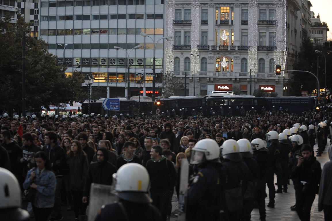 Σε εξέλιξη η πορεία προς την αμερικανική πρεσβεία (Live, Βίντεο & Εικόνες)