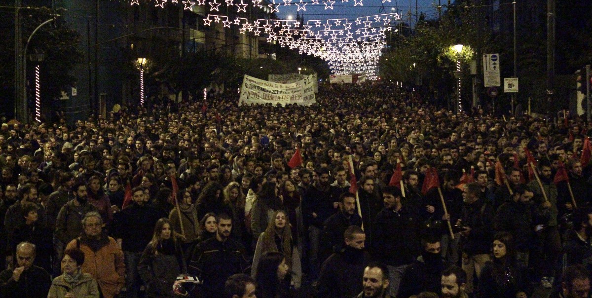 Σε εξέλιξη η πορεία προς την αμερικανική πρεσβεία (Live, Βίντεο & Εικόνες)