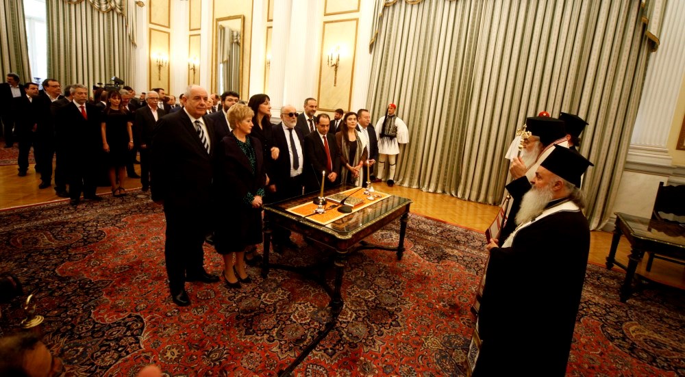 Ορκίστηκαν τα νέα μέλη της κυβέρνησης (Εικόνες)