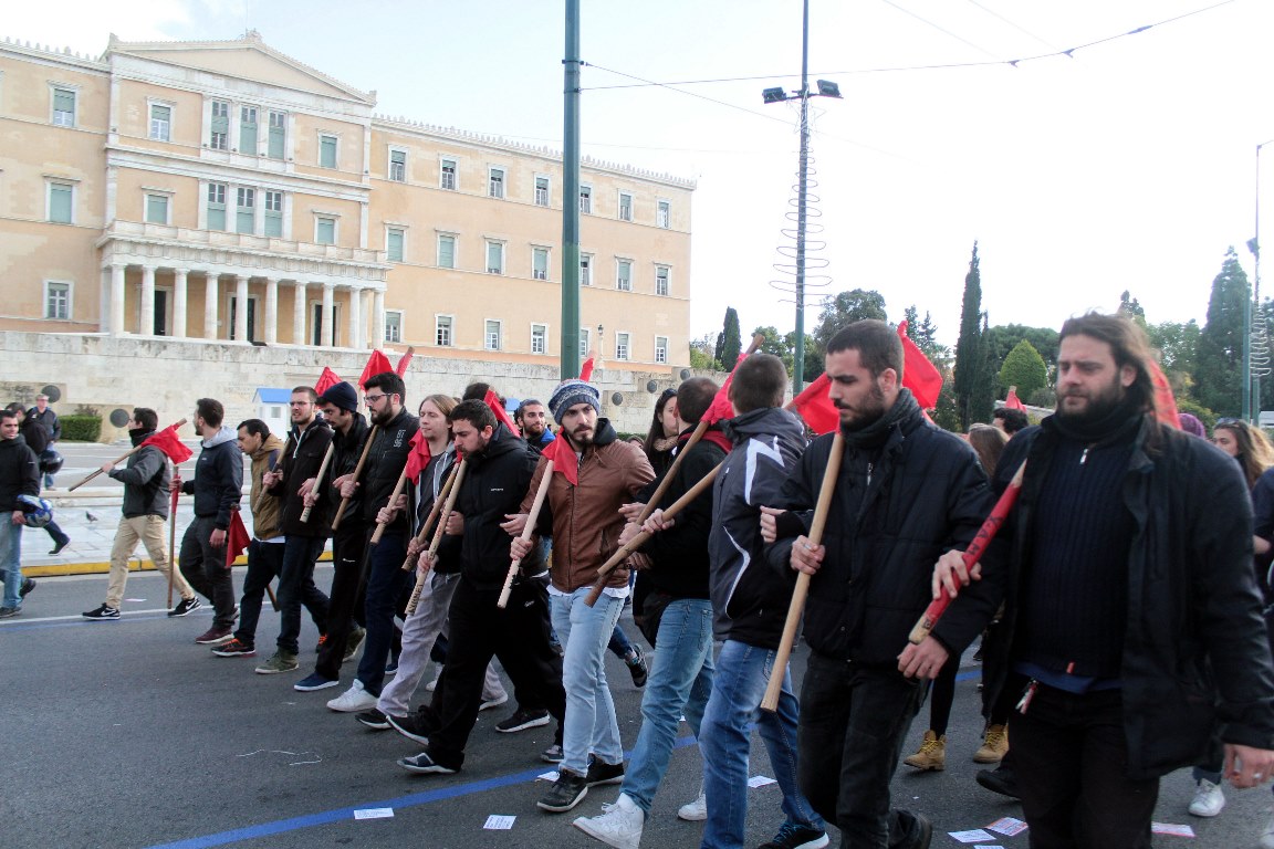 Σε απεργιακό κλοιό ολόκληρη η χώρα