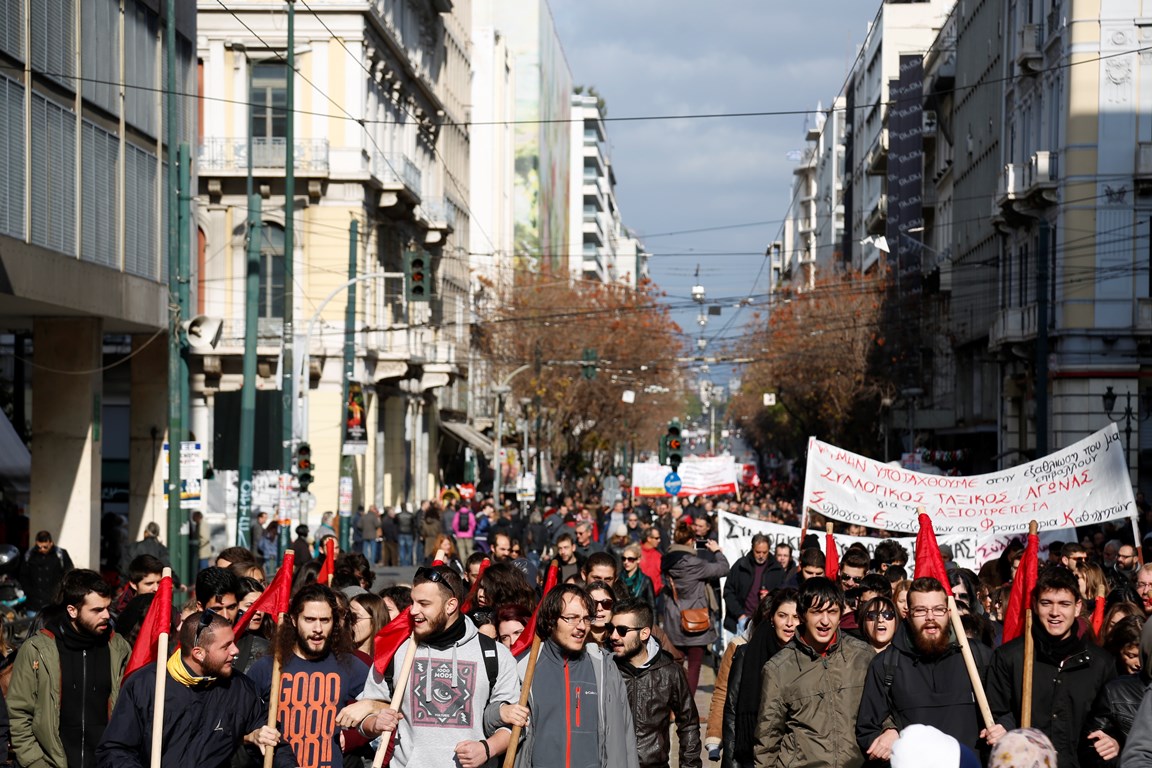 Σε απεργιακό κλοιό ολόκληρη η χώρα