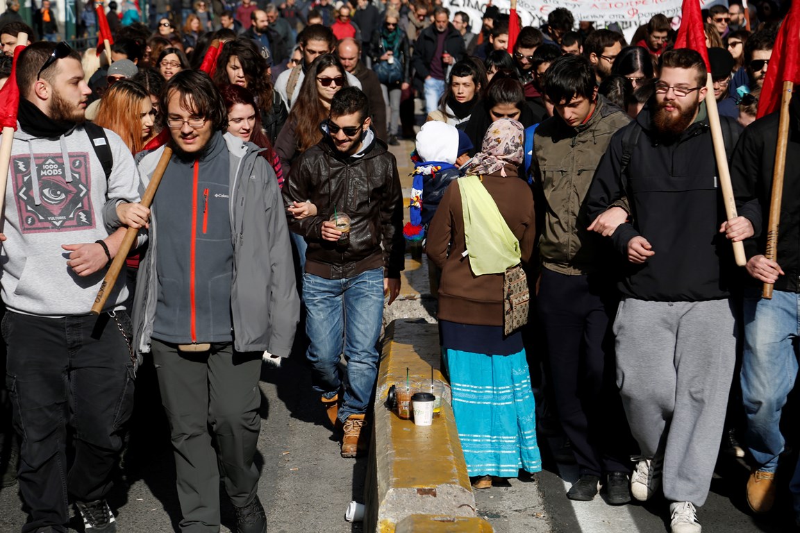 Σε απεργιακό κλοιό ολόκληρη η χώρα