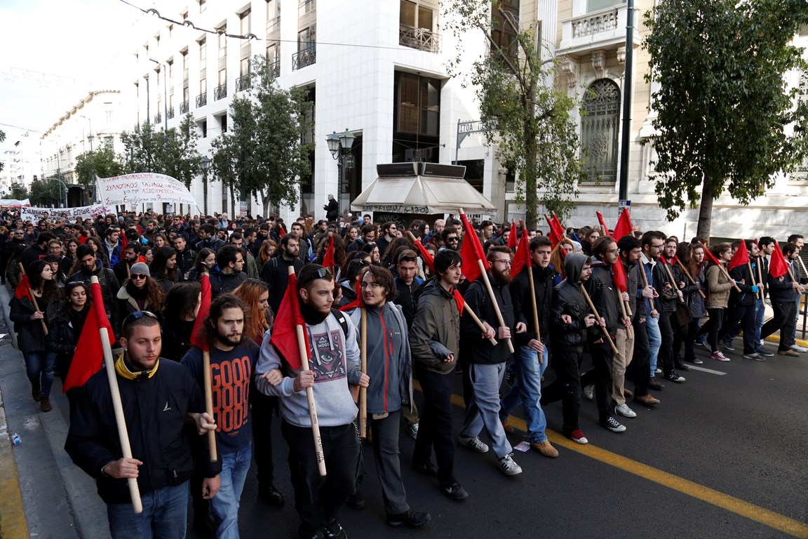 Σε απεργιακό κλοιό ολόκληρη η χώρα