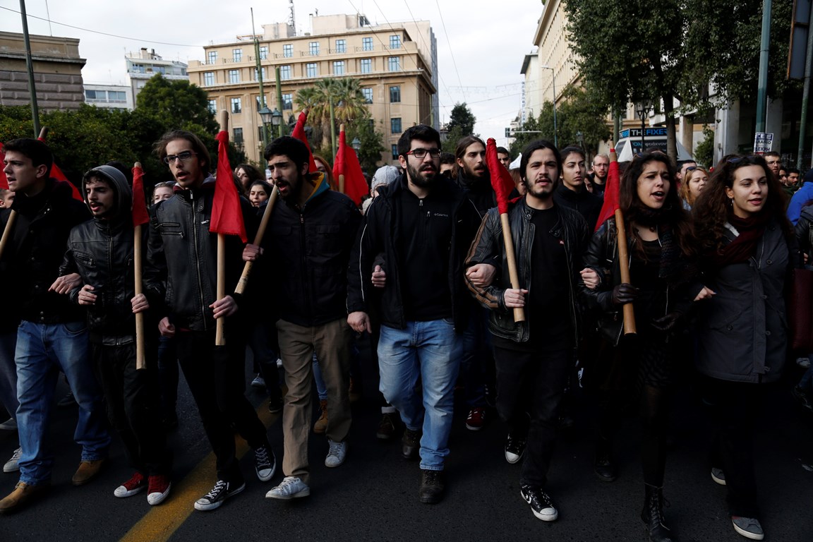 Σε απεργιακό κλοιό ολόκληρη η χώρα