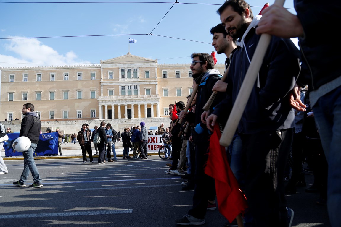 Σε απεργιακό κλοιό ολόκληρη η χώρα