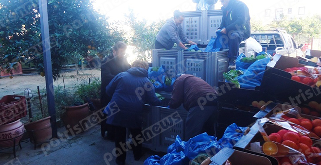 Συγκινεί ο ιερέας που στηρίζει τους αδύναμους (Εικόνες)