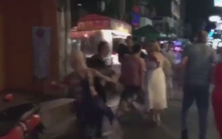 745674 Έφαγε ξύλο από μπαργούμαν γιατί αρνήθηκε να πληρώσει τα ποτά