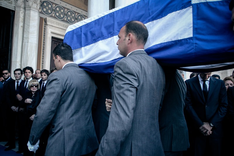 Λαϊκό προσκύνημα στη Μητρόπολη