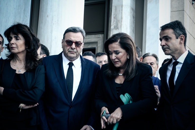 Λαϊκό προσκύνημα στη Μητρόπολη