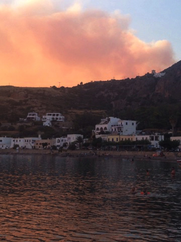 Κύθηρα: Ολονύχτια “μάχη” με τις φλόγες - Ενισχύθηκαν οι πυροσβεστικές δυνάμεις 