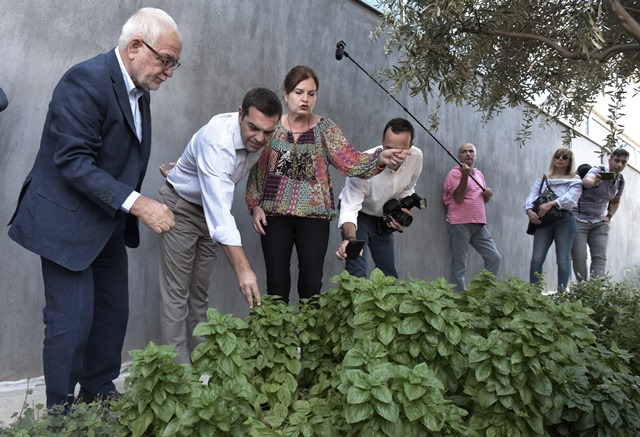 Τσίπρας: Ό,τι είναι η Μπαρτσελόνα στο ποδόσφαιρο, είναι η Apivita για τα προϊόντα της