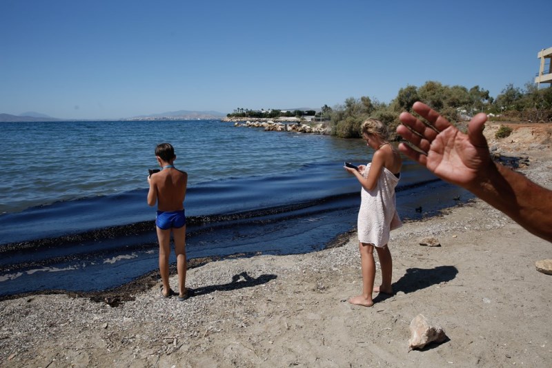 τόνοι πετρελαίου στη θαλάσσια περιοχή