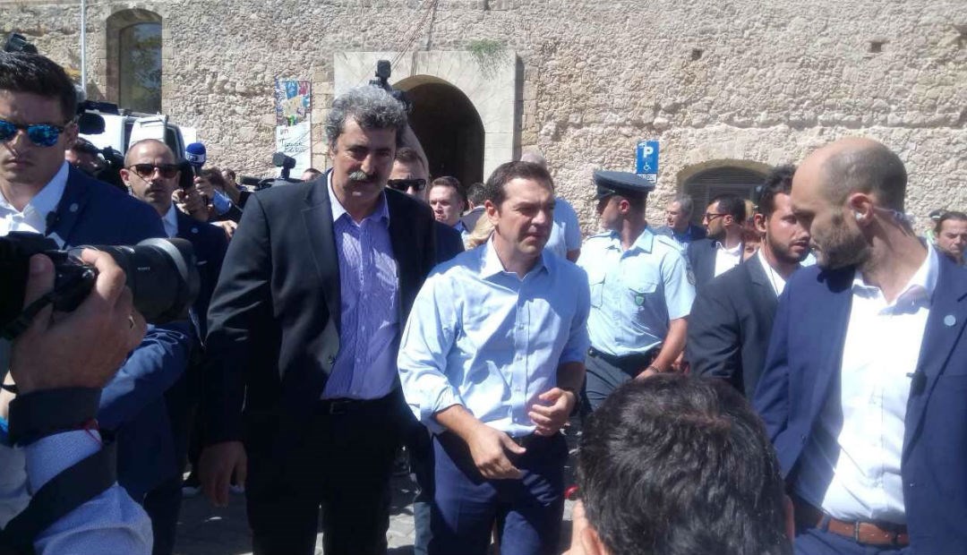 Η βόλτα του Τσίπρα στο Ενετικό λιμάνι των Χανίων 