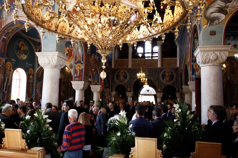 Αυτή την ώρα το «τελευταίο αντίο» στον Μιχάλη Ζαφειρόπουλο