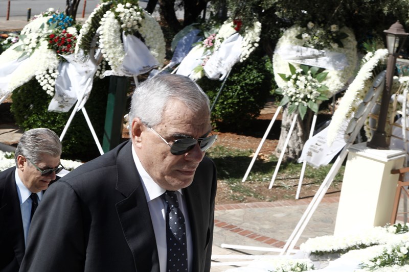 Αυτή την ώρα το «τελευταίο αντίο» στον Μιχάλη Ζαφειρόπουλο