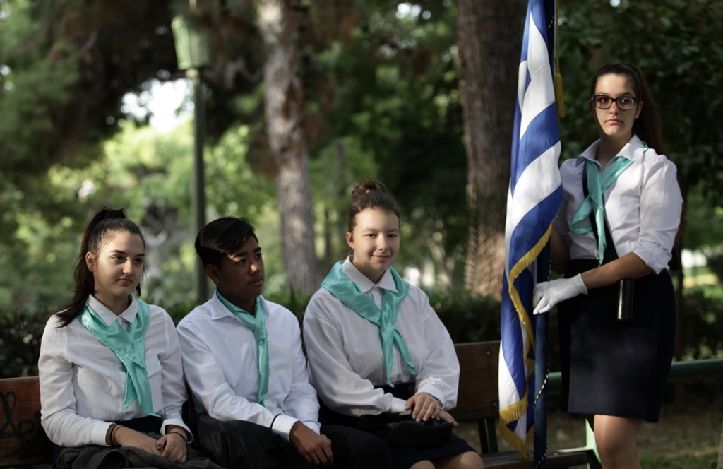 Σε εξέλιξη η μαθητική παρέλαση στην Αθήνα (Εικόνες)