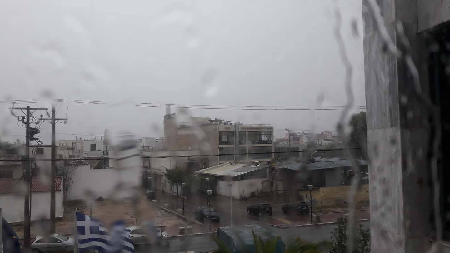 Συμβαίνει τώρα: Η "Ευρυδίκη" έφτασε στην Αθήνα - Πλημμύρες στους δρόμους (Εικόνες)