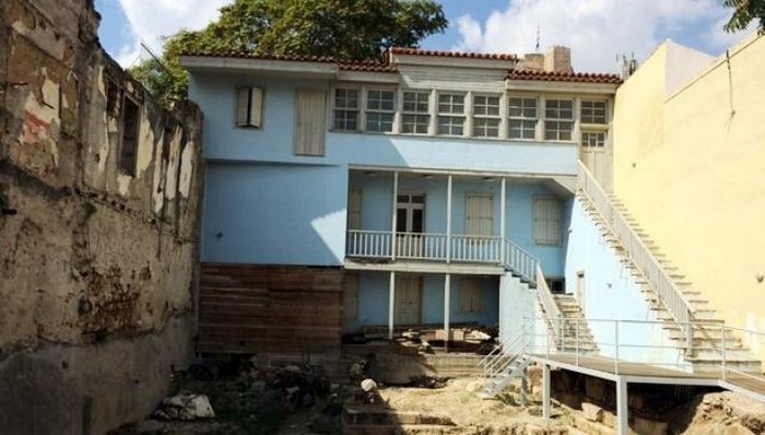 Γιατί το σπίτι του Αντωνάκη και της Ελενίτσας στην Πλάκα δεν πουλήθηκε ποτέ. 