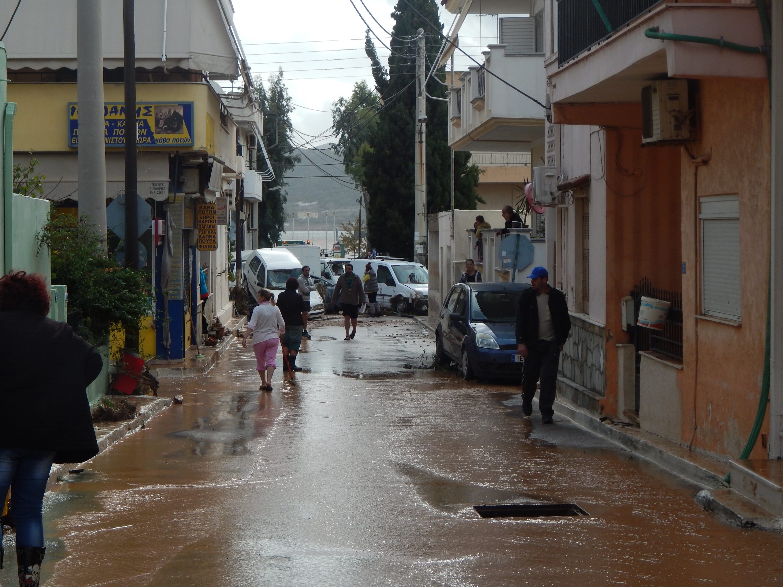 Συγκλονιστές εικόνες απο τις καταστροφές στη Νέα Πέραμο (Αποκλειστικές εικόνες)