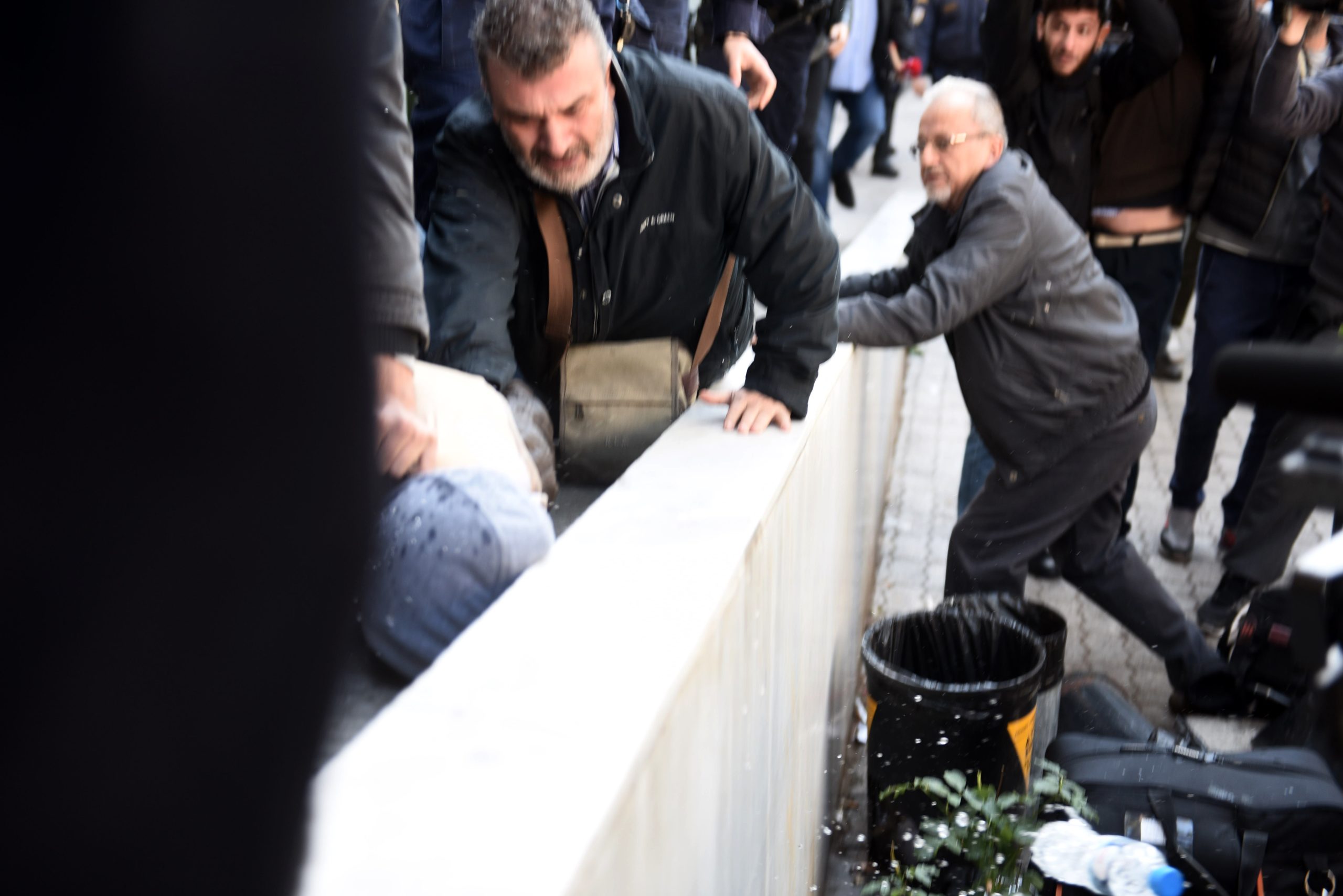 δολ