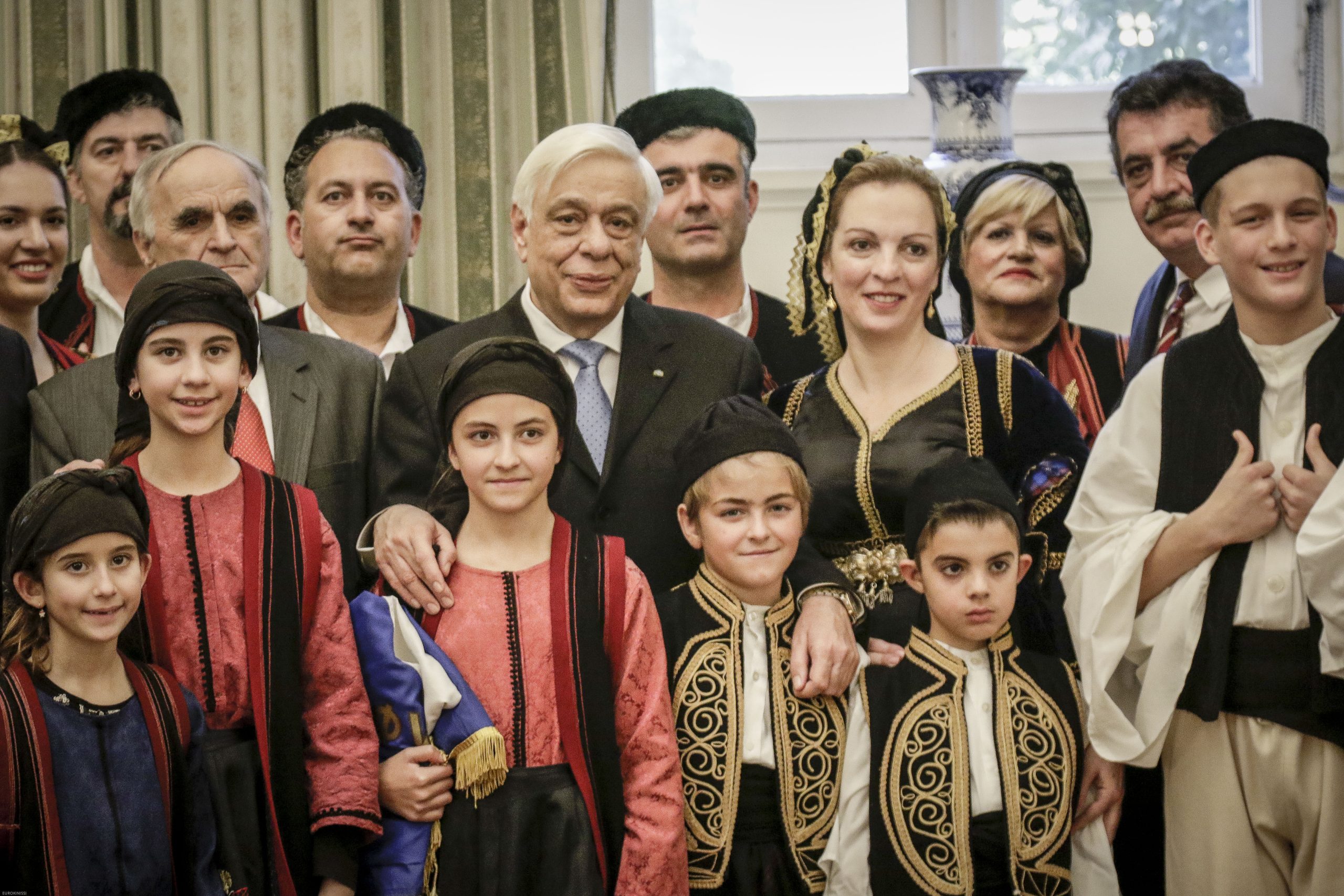 Τα Πρωτοχρονιάτικα κάλαντα έψαλλαν στον Παυλόπουλο