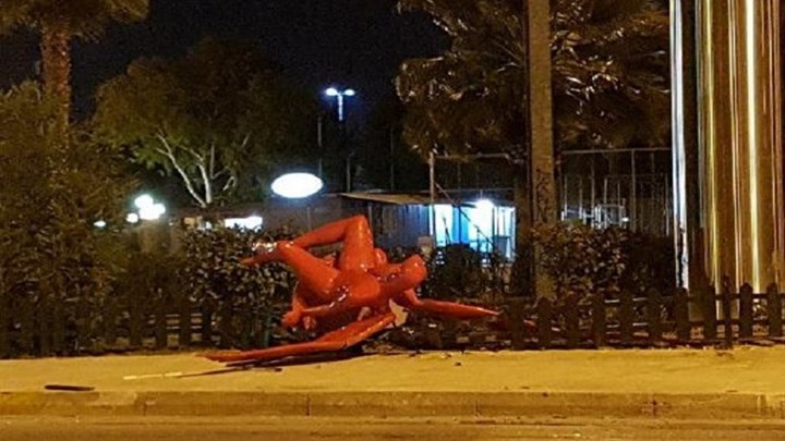 Οι άνεμοι «γκρέμισαν» τον «Φύλακα» του Παλαιού Φαλήρου;