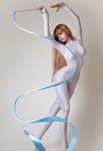 Δείτε την 26χρονη Ρωσίδα «Barbie» – Δεν έχει κάνει καμία πλαστική επέμβαση 