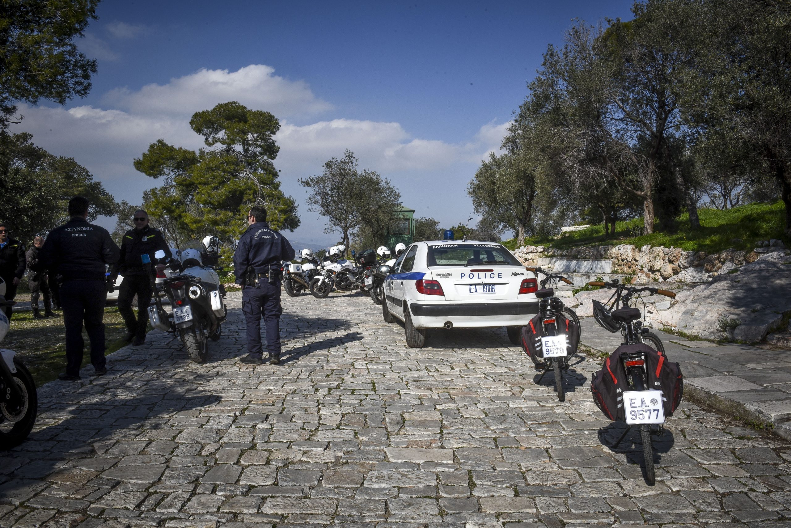 Βρέθηκε βλήμα όλμου στο Λόφο του Φιλοπάππου