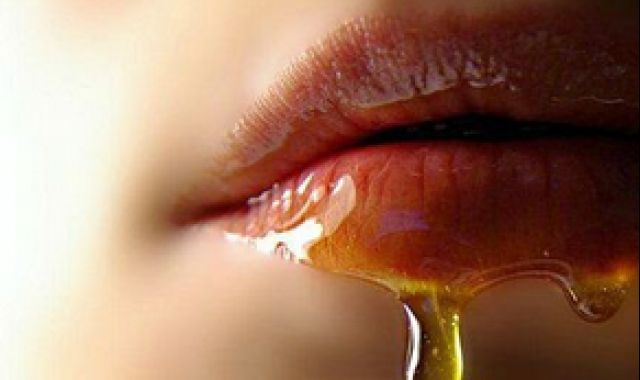 6 σπιτικές συνταγές για αφυδατωμένα και σκασμένα χείλη!